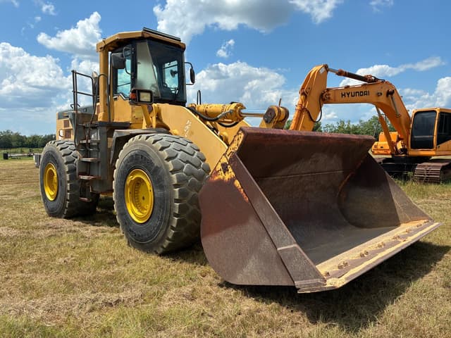 Image of Komatsu WA500 equipment image 2