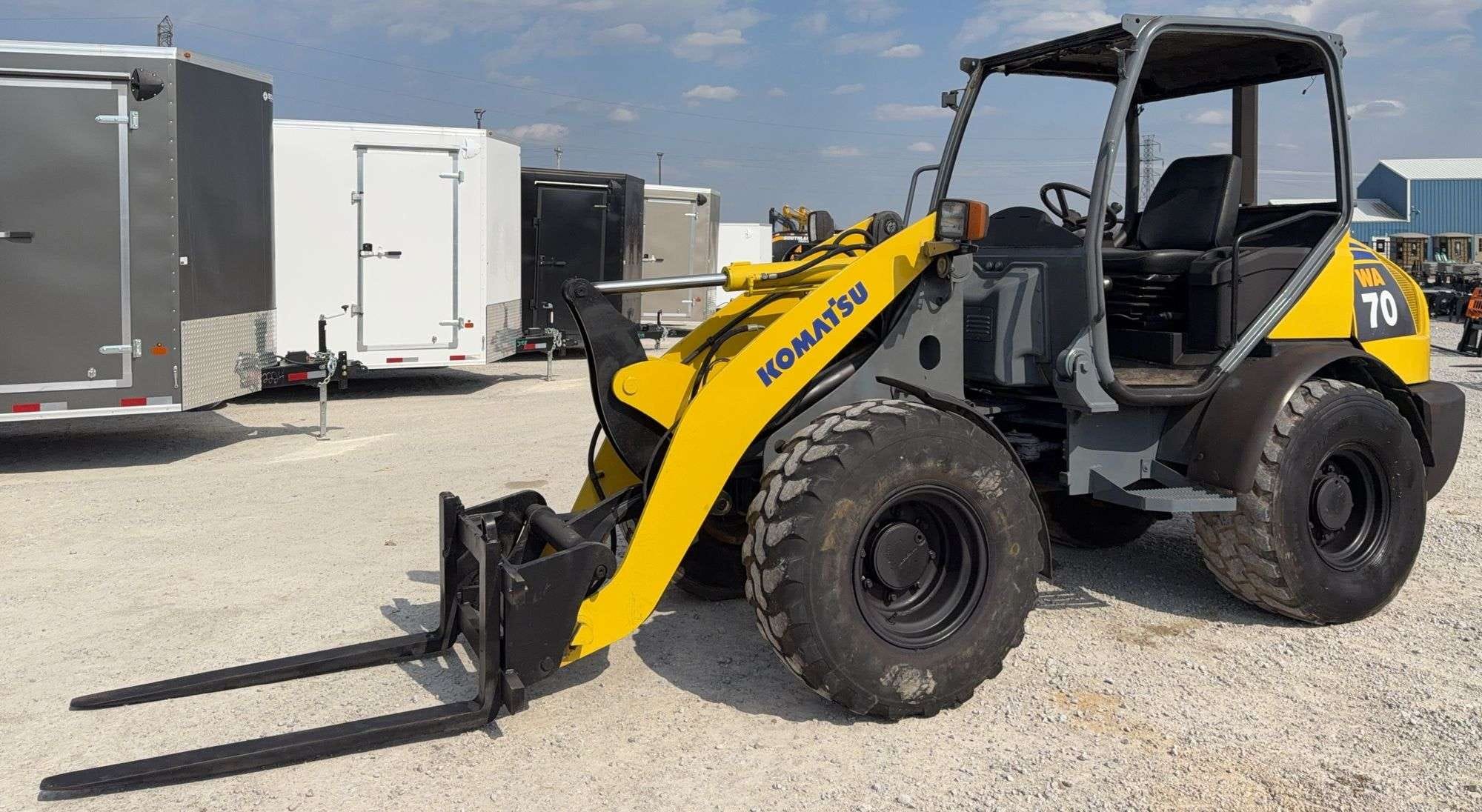 Komatsu WA70 Equipment Image0