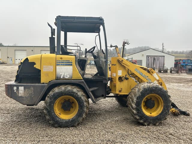 Image of Komatsu WA75-3 equipment image 4