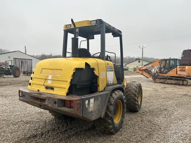Image of Komatsu WA75-3 equipment image 3