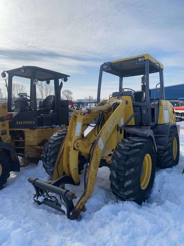 Image of Komatsu WA75-3 equipment image 3