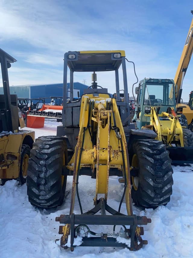 Image of Komatsu WA75-3 equipment image 4