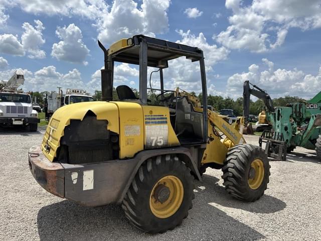 Image of Komatsu WA75-3 equipment image 3