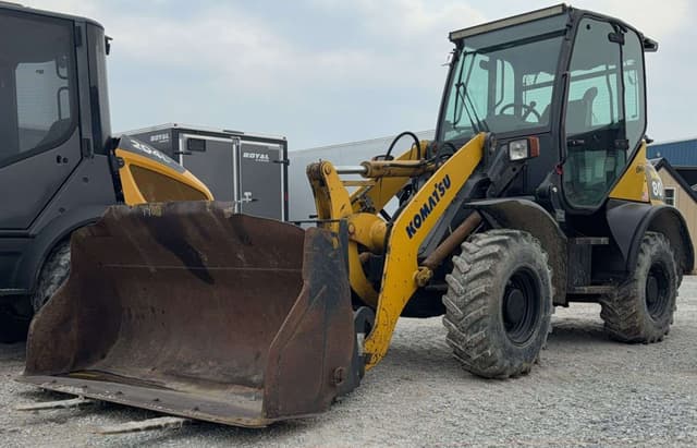 Image of Komatsu WA80 equipment image 1