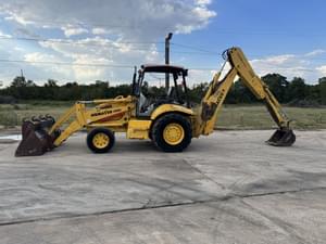 Komatsu WB140-2 Image