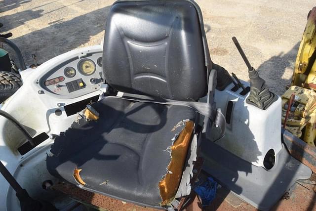 Image of Komatsu WB140 equipment image 4