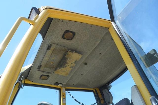 Image of Komatsu WB140 equipment image 4