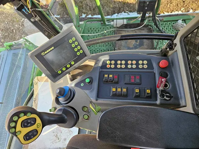 Image of Krone Big X 700 equipment image 1