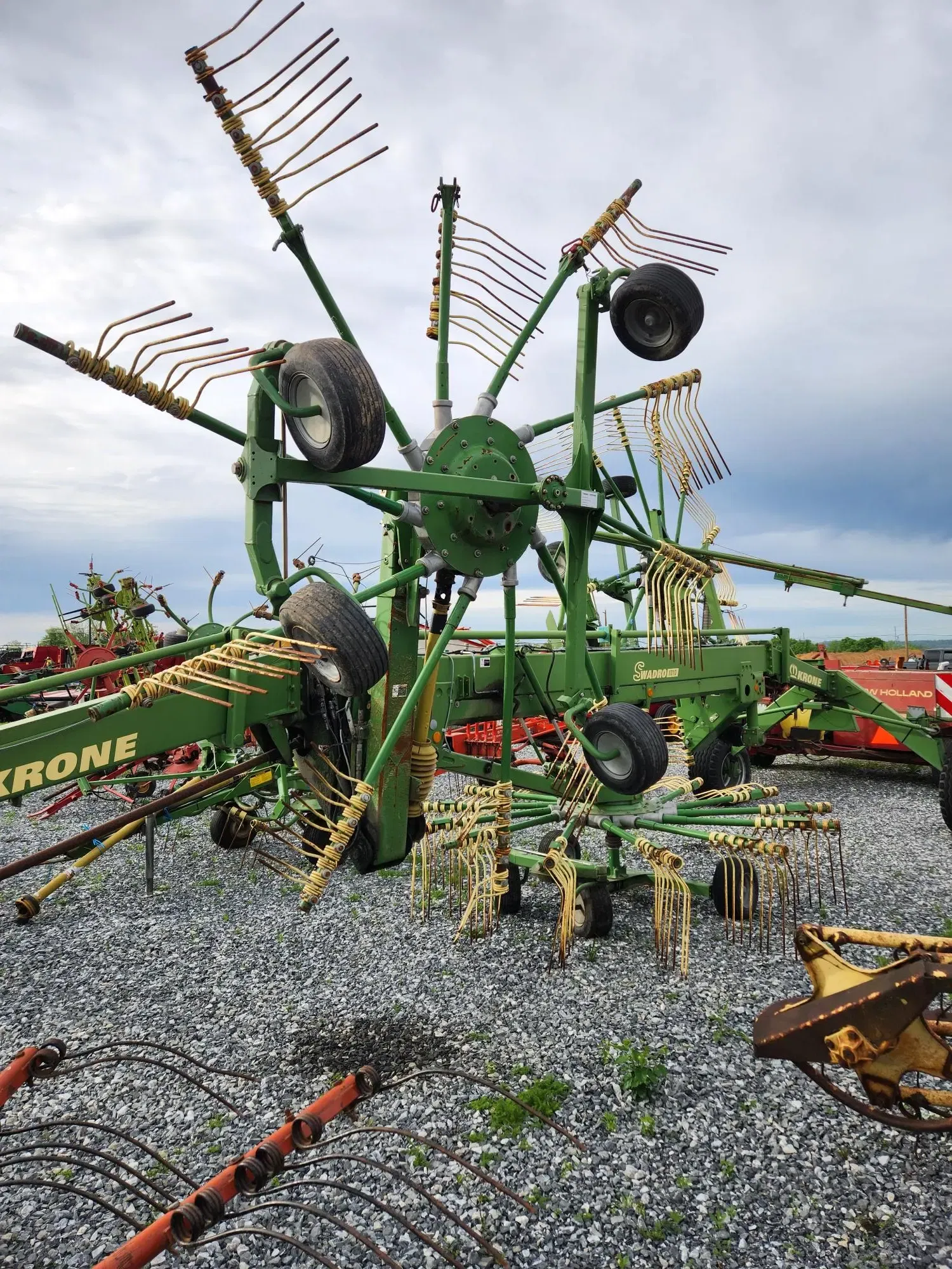 Krone Swadro 1010 Equipment Image0