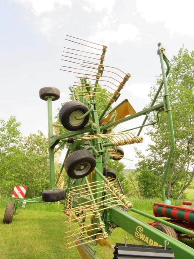 Image of Krone Swadro 810 equipment image 3