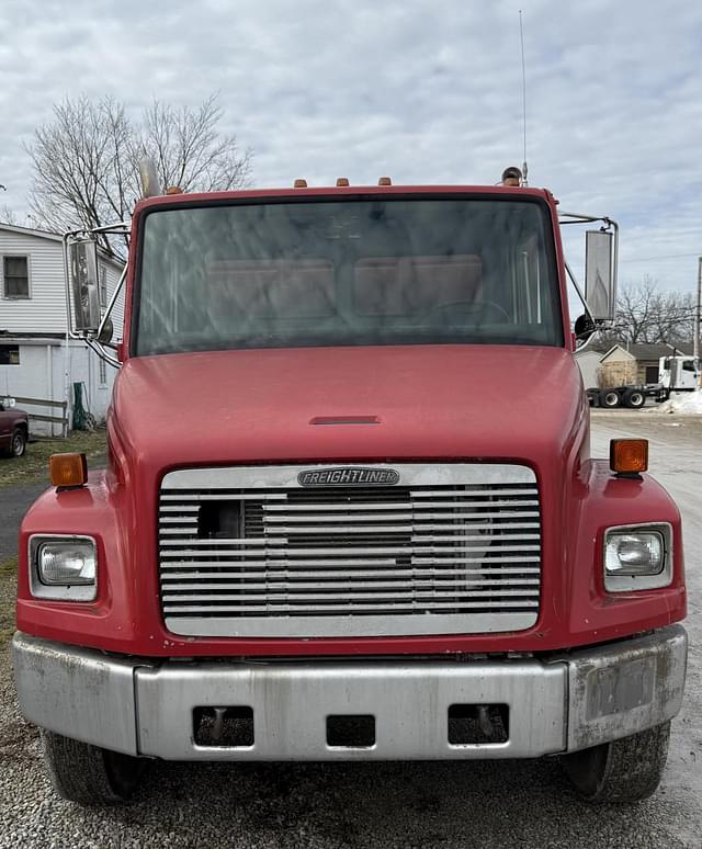 Image of Freightliner FL60 equipment image 4