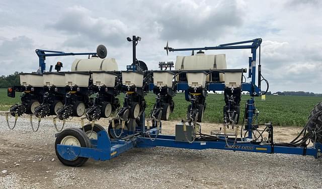 Image of Kinze 3500 equipment image 1