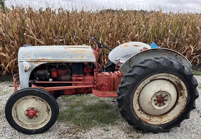 Image of Ford 8N equipment image 1