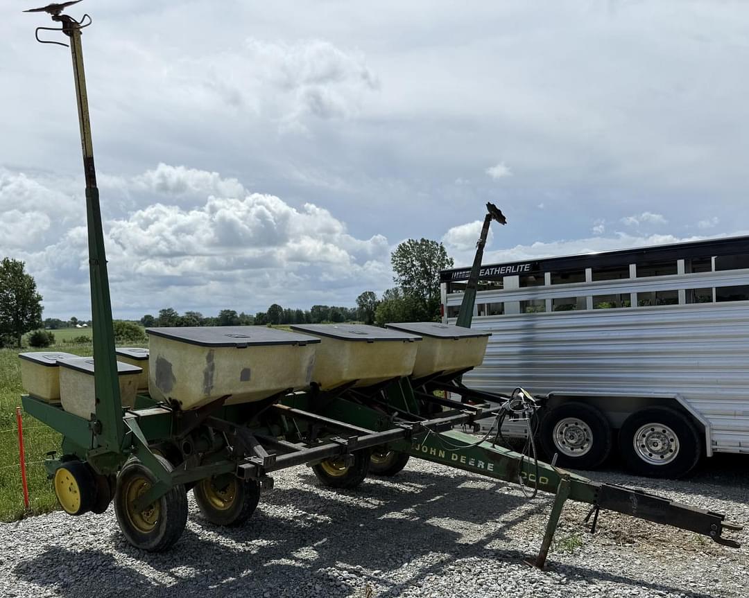 Image of John Deere 7000 Primary image