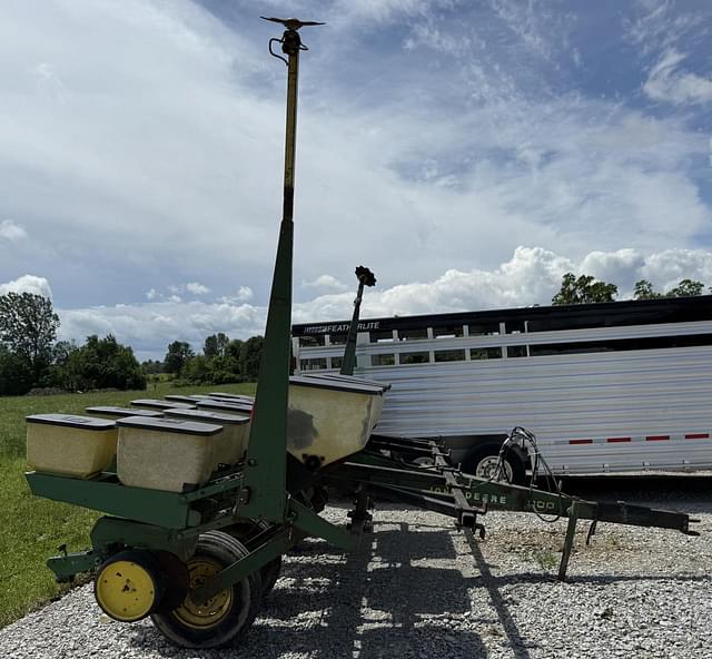 Image of John Deere 7000 equipment image 3