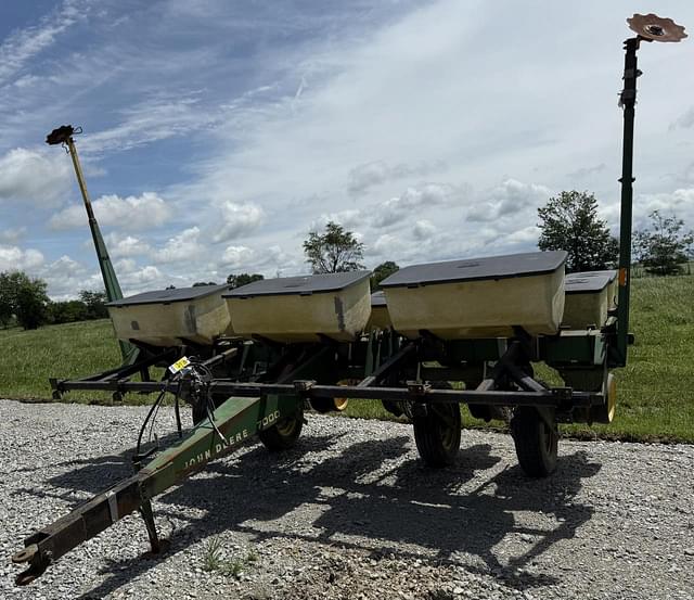 Image of John Deere 7000 equipment image 2