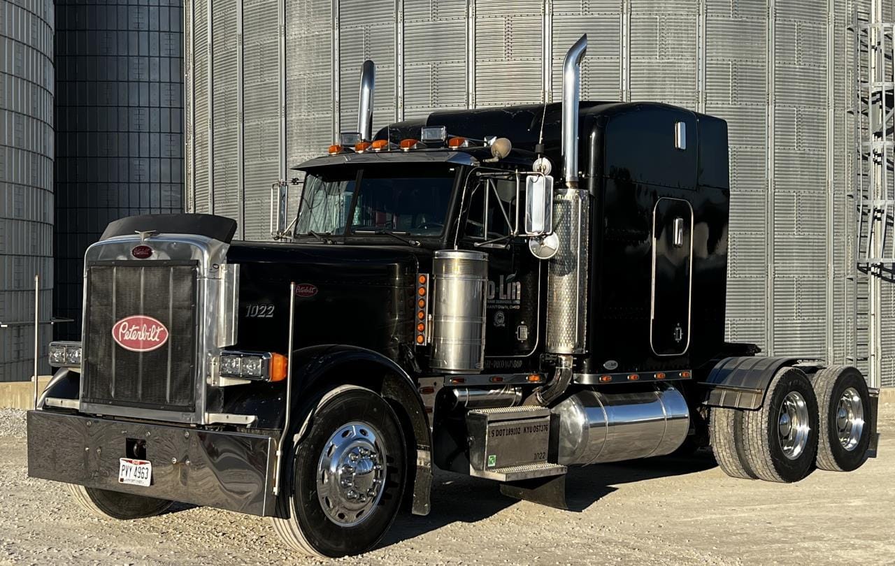 Main image Peterbilt 379