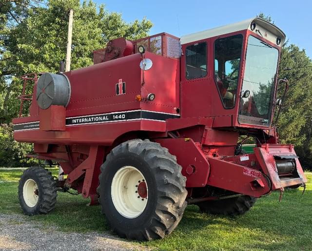 Image of International Harvester 1440 equipment image 1