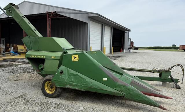 Image of John Deere 300 equipment image 3