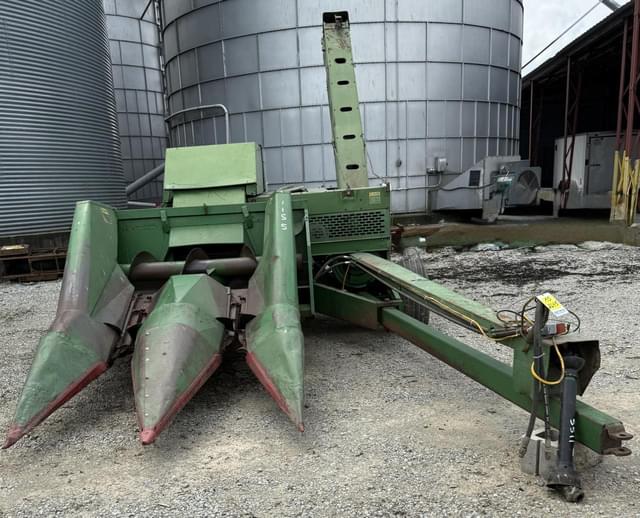Image of John Deere 300 equipment image 4