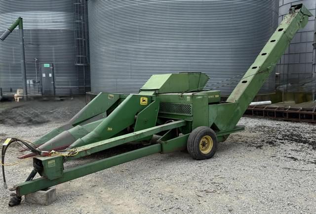Image of John Deere 300 equipment image 2
