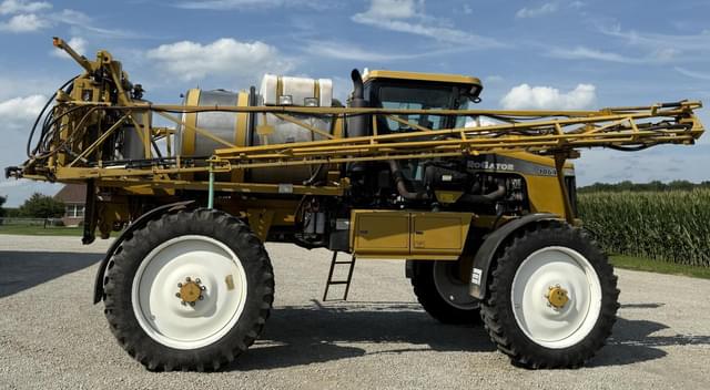 Image of Ag-Chem RoGator 1064 equipment image 2