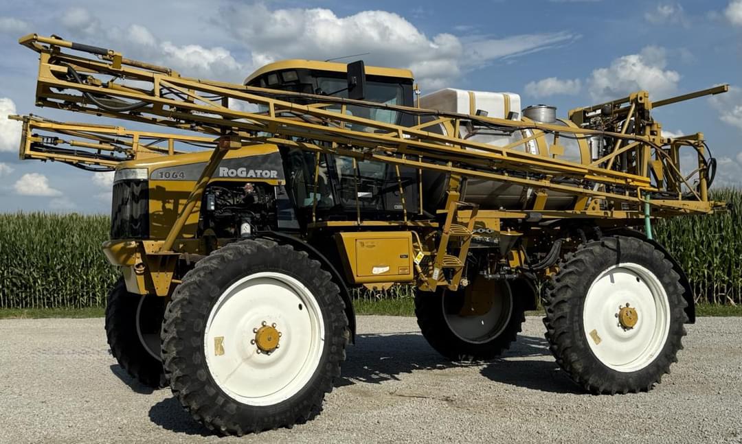 Image of Ag-Chem RoGator 1064 Primary image