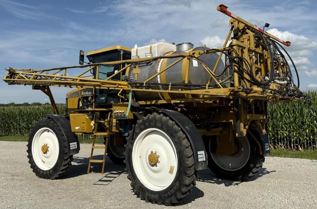 Image of Ag-Chem RoGator 1064 equipment image 3
