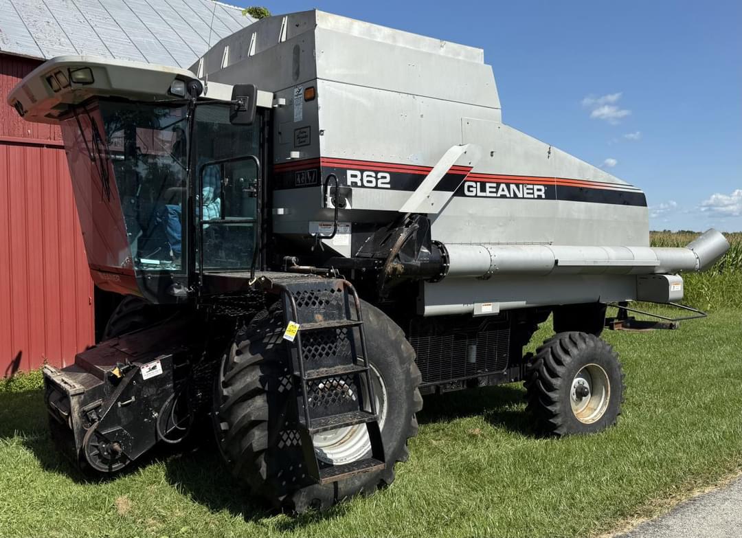 Image of Gleaner R62 Primary image