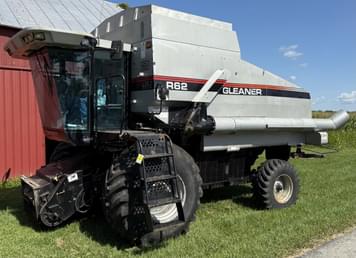 Main image Gleaner R62