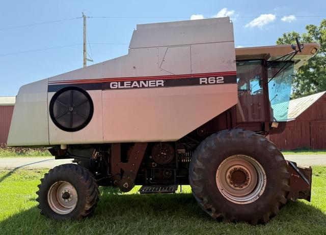 Image of Gleaner R62 equipment image 2