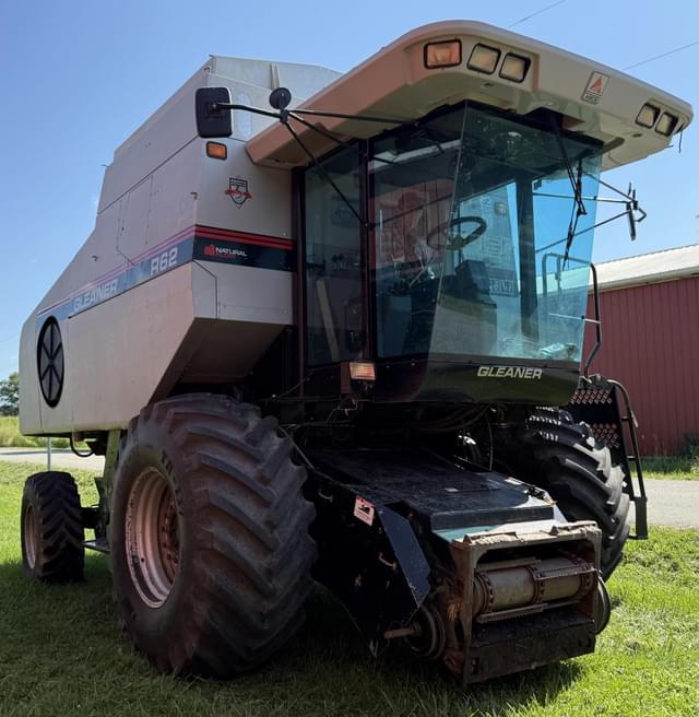 Image of Gleaner R62 equipment image 3