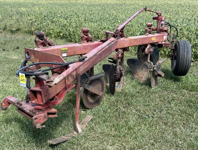 Image of International Harvester 720 equipment image 1