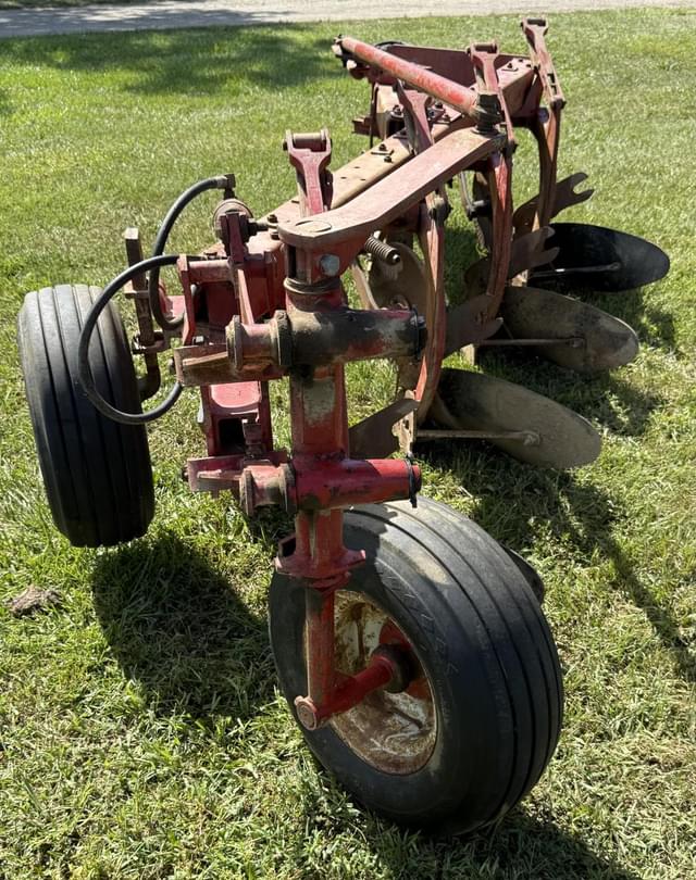 Image of International Harvester 720 equipment image 4