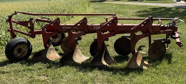 Image of International Harvester 720 equipment image 2