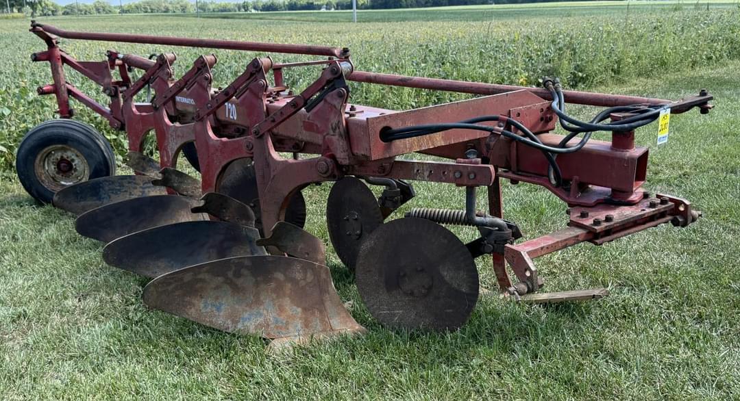 Image of International Harvester 720 Primary image