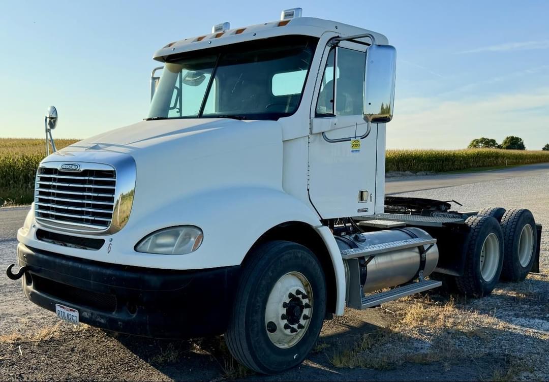 Image of Freightliner Columbia Primary image