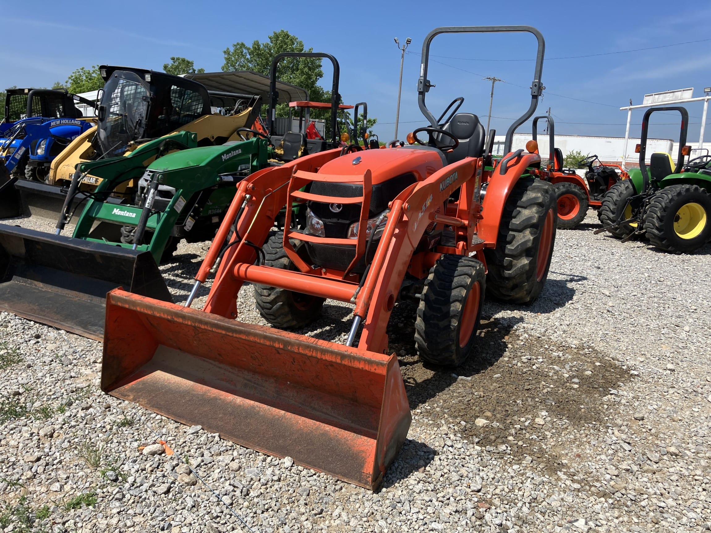 Main image Kubota L3240