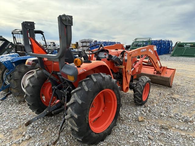 Image of Kubota L3301 equipment image 2