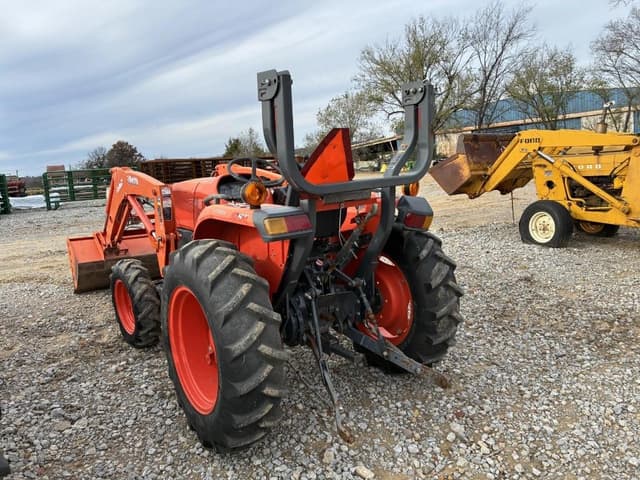 Image of Kubota L3301 equipment image 3