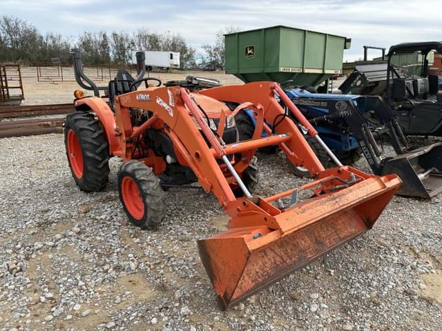 Image of Kubota L3301 equipment image 1