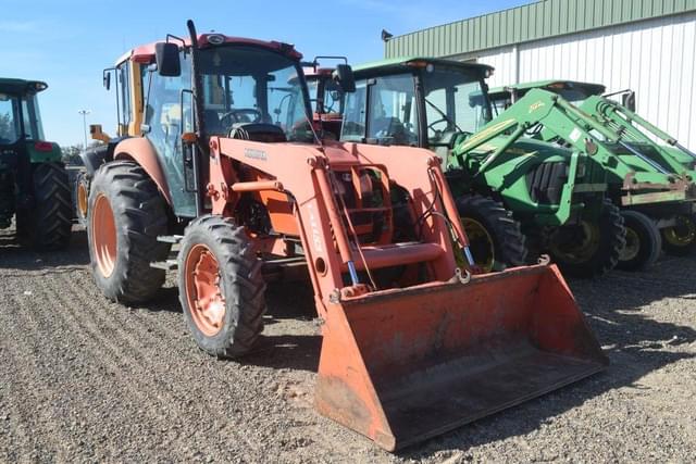 Image of Kubota M7040 equipment image 3