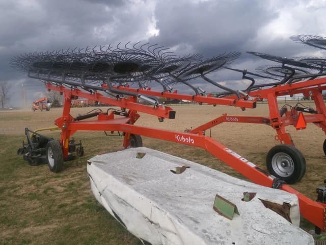 Image of Kubota RA212CR equipment image 2