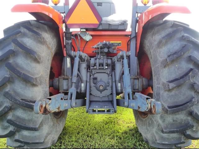 Image of Kubota M7060 equipment image 4