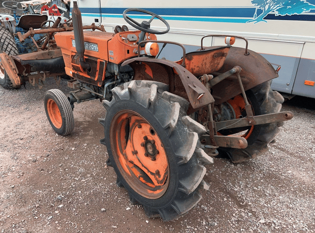 Image of Kubota L2201 equipment image 3