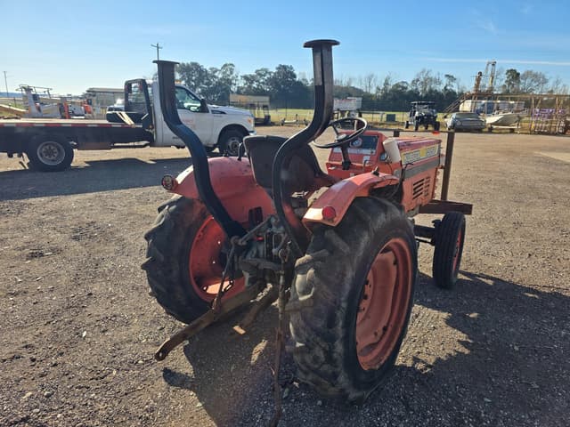Image of Kubota L2350 equipment image 3