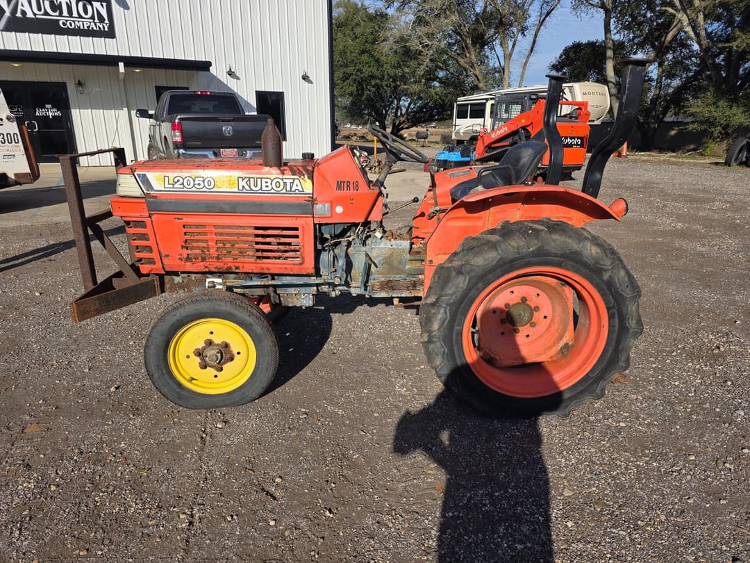 Image of Kubota L2350 Primary image