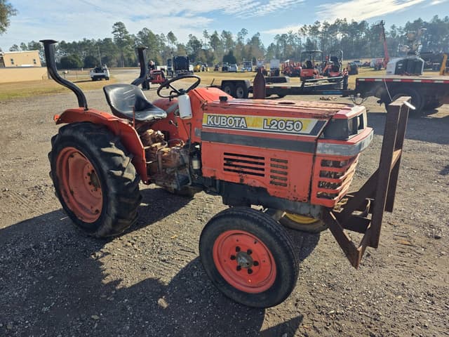 Image of Kubota L2350 equipment image 2