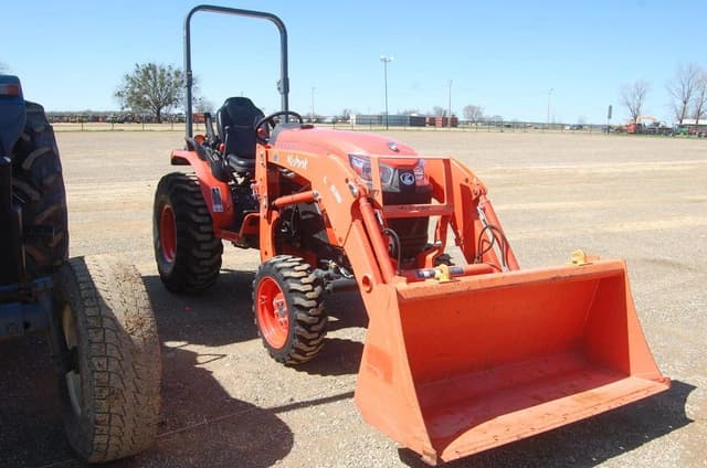 Image of Kubota LX2610HSD equipment image 3