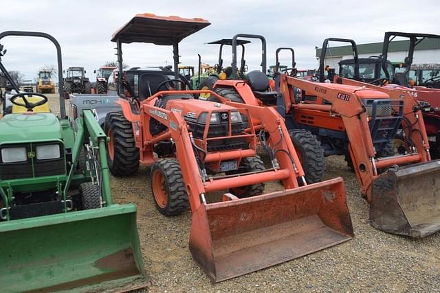 Image of Kubota B2710 equipment image 3